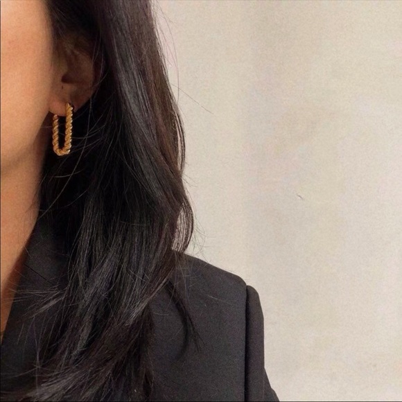 🎉HP🎉Gold Twisted Hoop Earrings | 14 Gold Filled - Picture 4 of 5